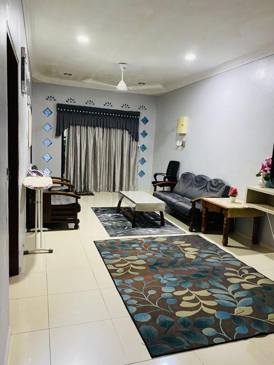 Zr Homestay Kemaman Dengan 3 Bilik Tidur 2 Bilik Air Chukai Exterior photo